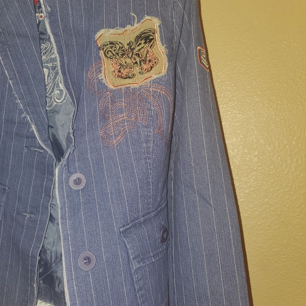 Blazer - Picture 3 of 4